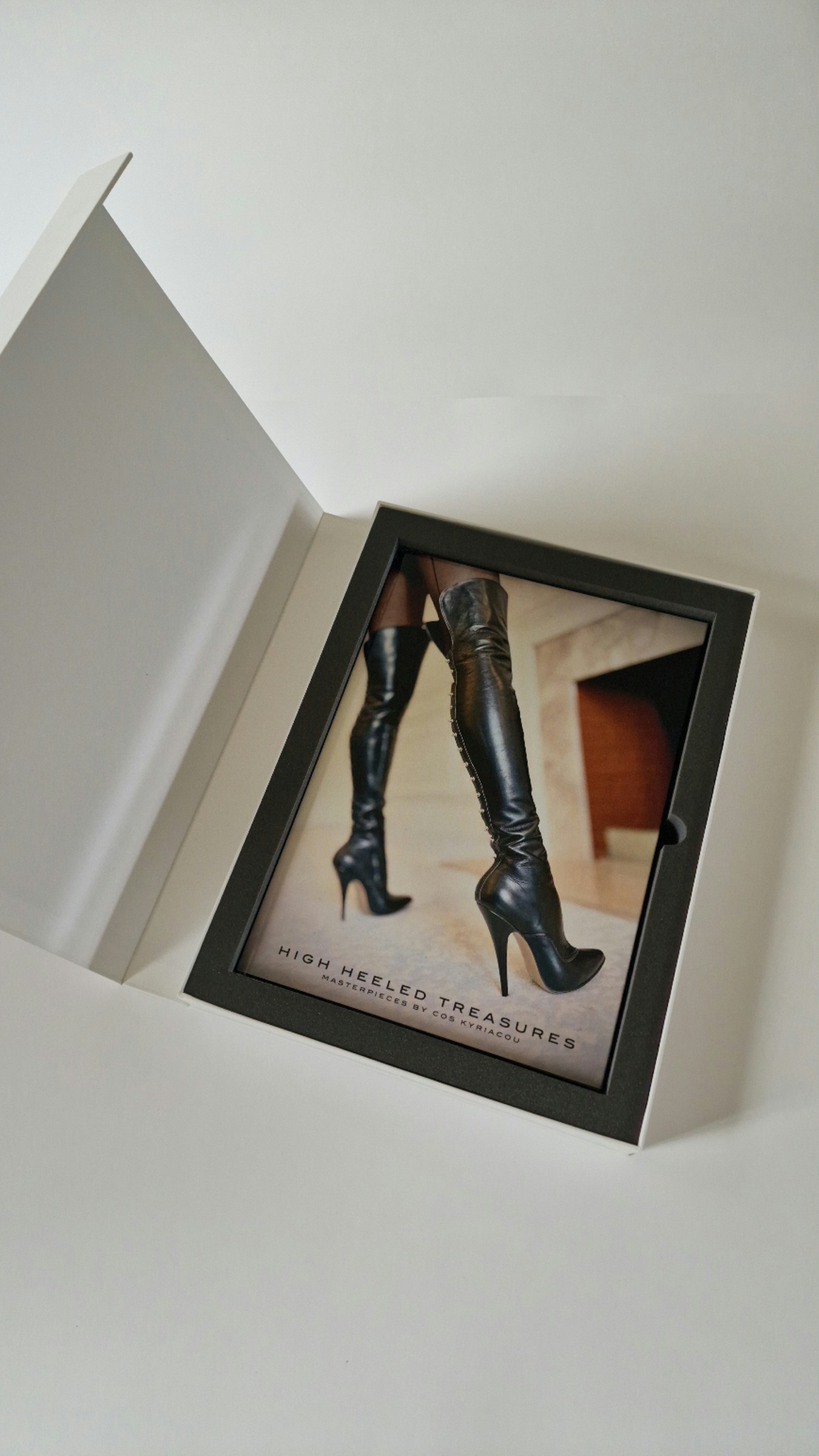 The bespoke Ludus Atelier experience - luxury box and book
